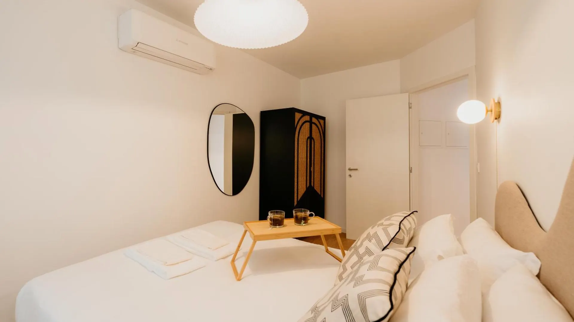 Mary Pink - No 1C - Stunning Two-Bedroom Apartment Lisbon Portugal