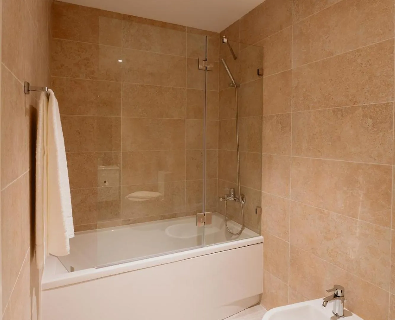 Mary Pink - No 1C - Stunning Two-Bedroom Apartment Lisbon