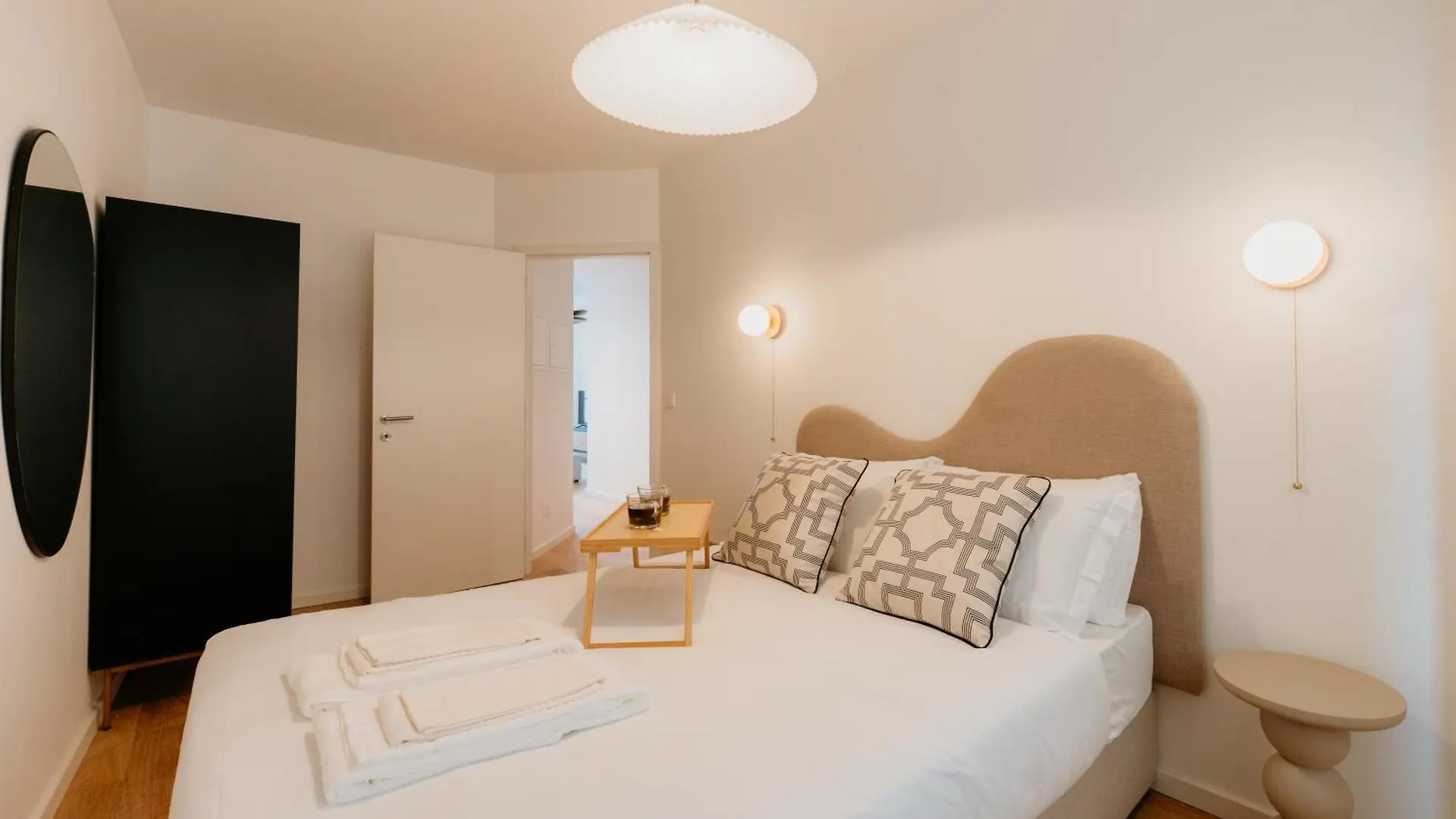 Mary Pink - No 1C - Stunning Two-Bedroom Apartment Lisbon