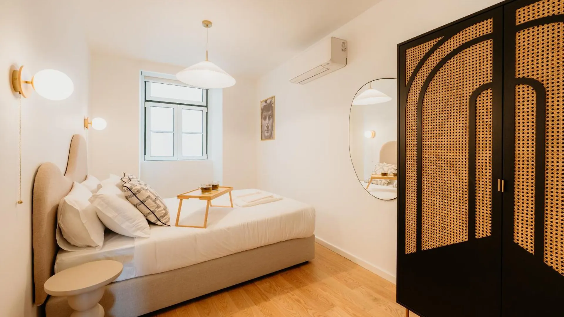 Mary Pink - No 1C - Stunning Two-Bedroom Apartment Lisbon Portugal