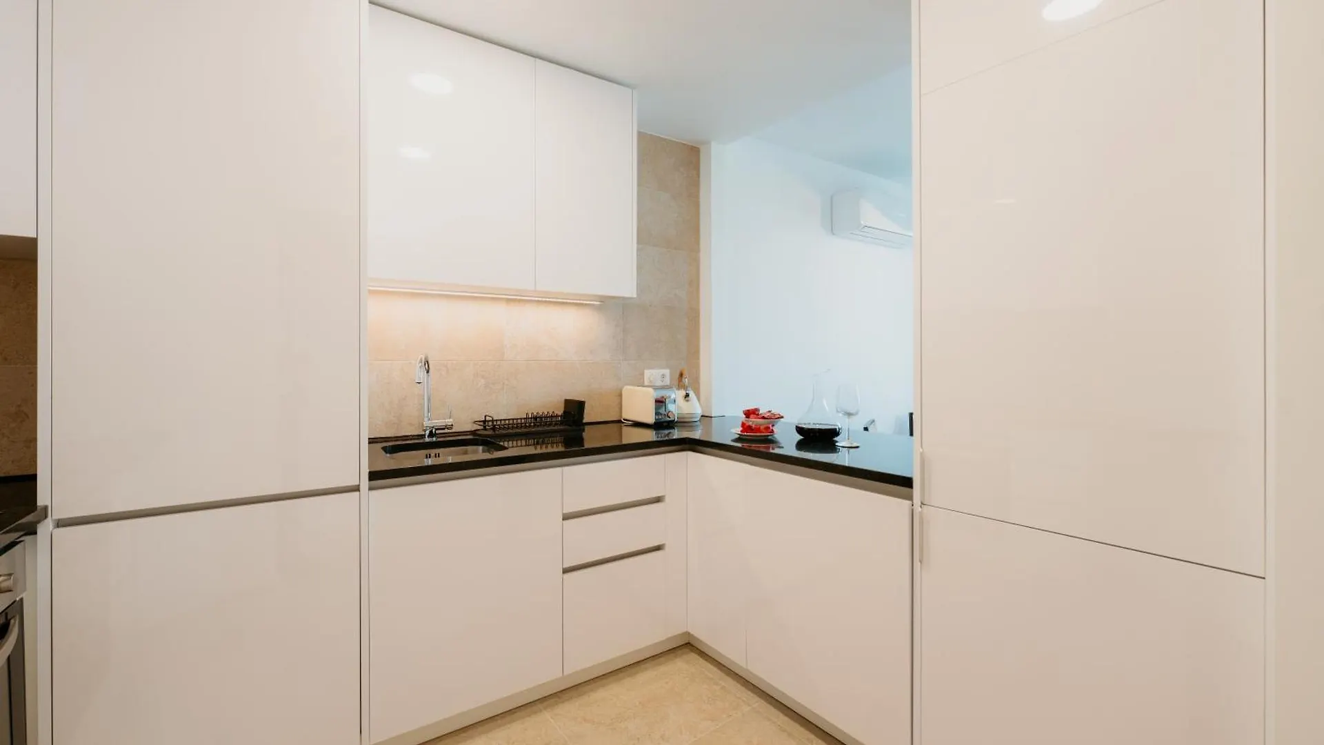 Mary Pink - No 1C - Stunning Two-Bedroom Apartment Lisbon