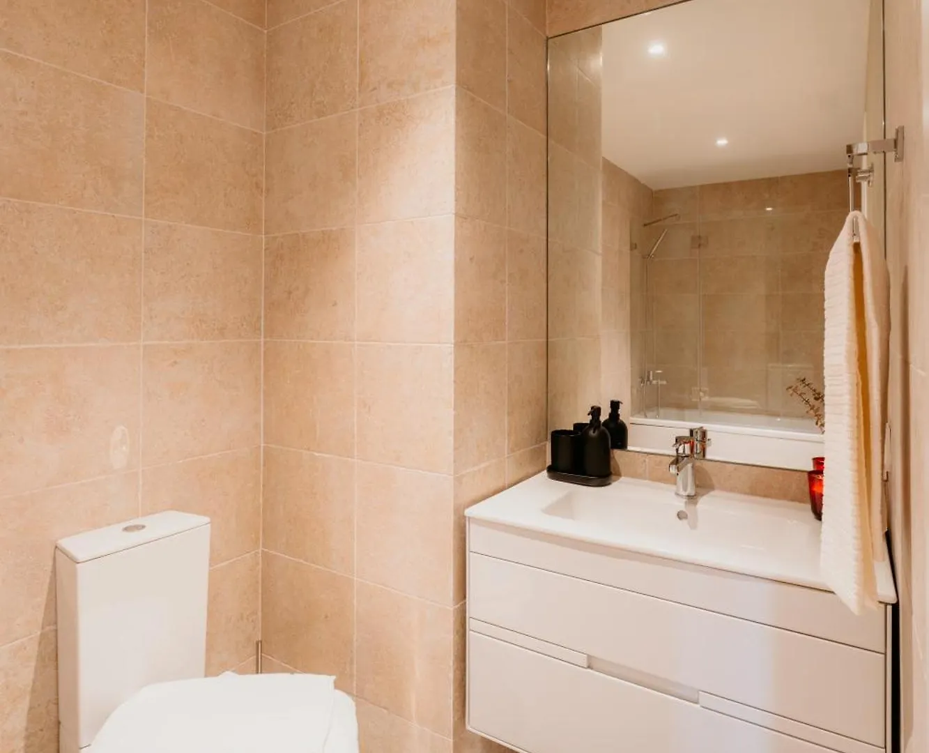 Mary Pink - No 1C - Stunning Two-Bedroom Apartment Lisbon