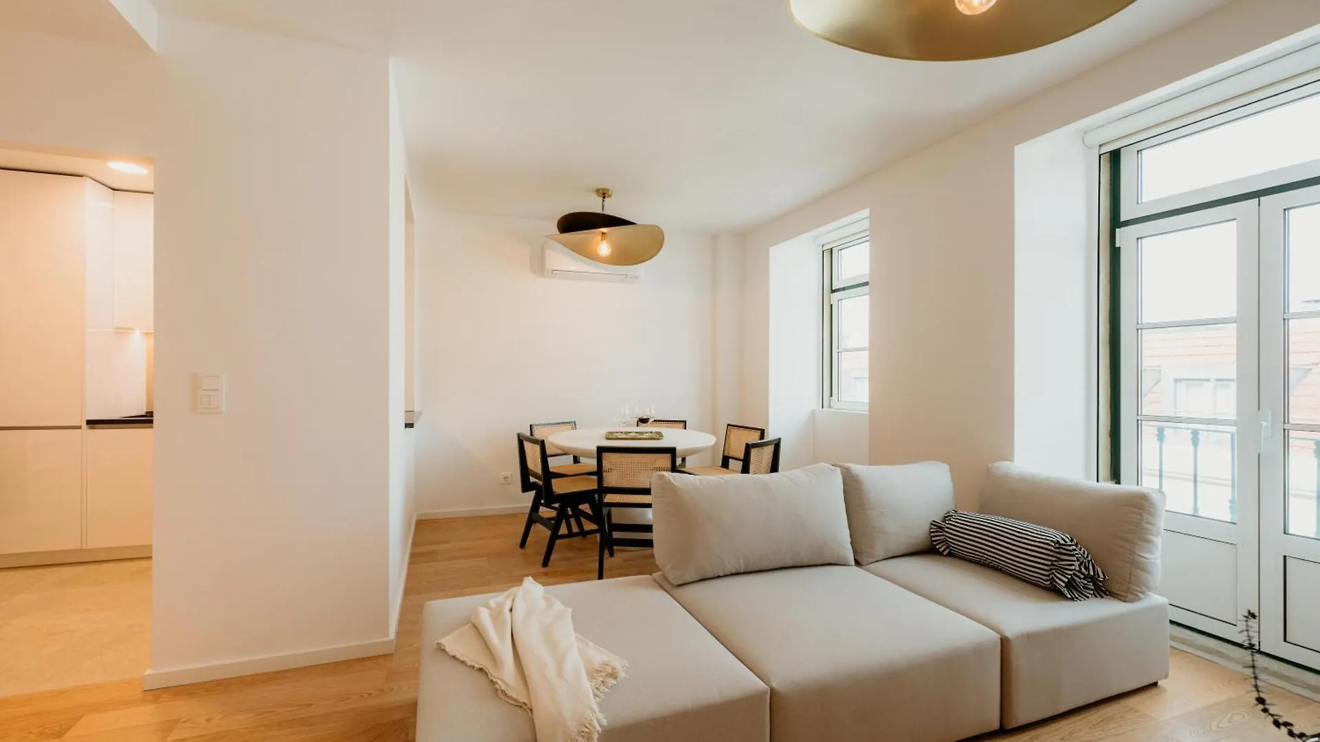 Mary Pink - No 1C - Stunning Two-Bedroom Apartment Lisbon