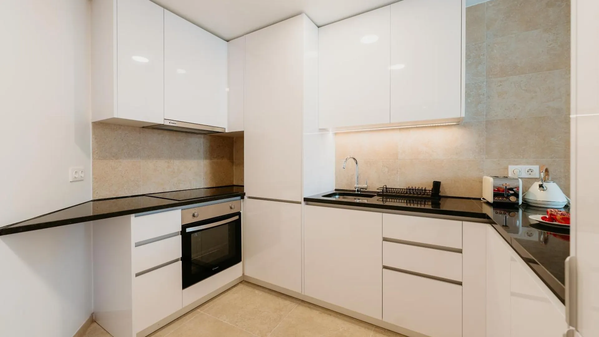 Mary Pink - No 1C - Stunning Two-Bedroom Apartment Lisbon 0*,  Portugal