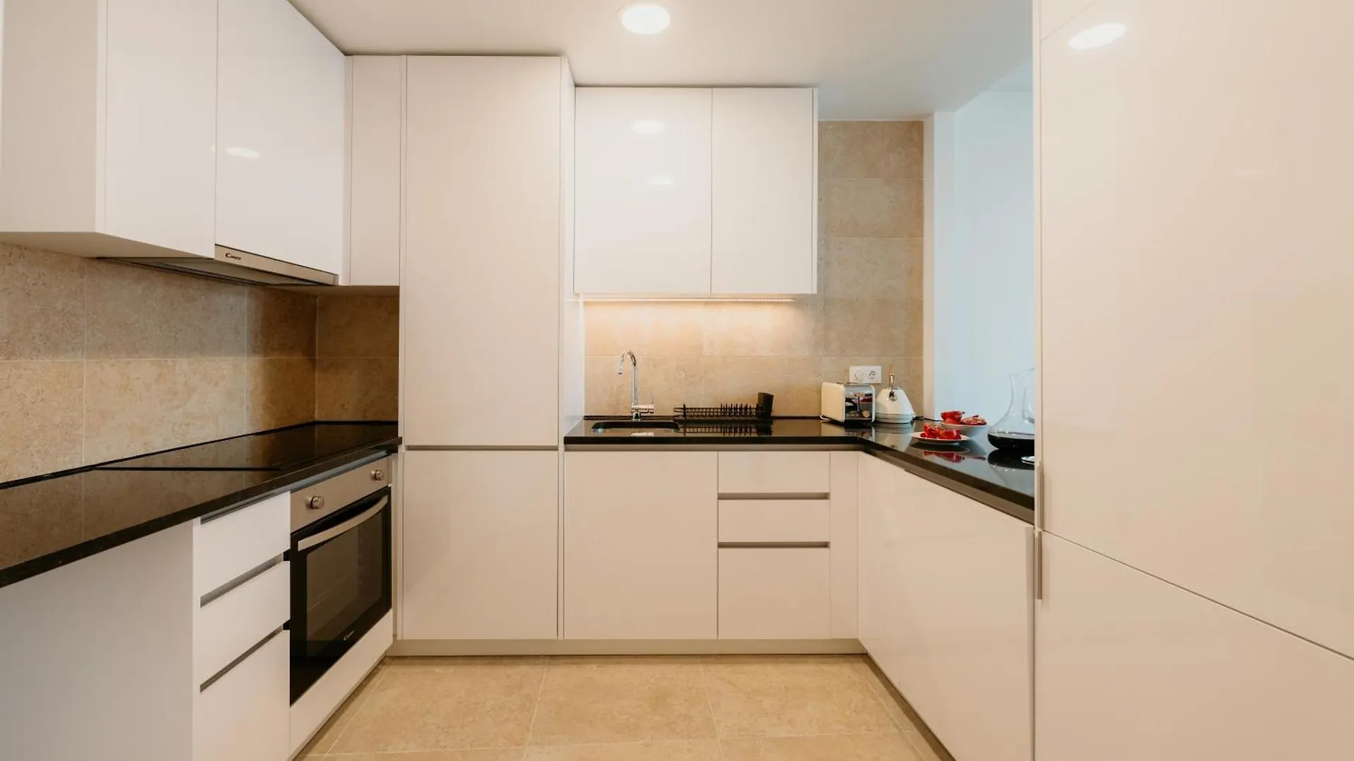 Mary Pink - No 1C - Stunning Two-Bedroom Apartment Lisbon Portugal